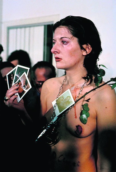 Marina Abramović: artystka obecna