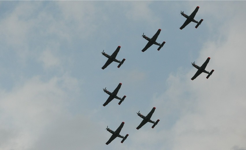 Piknik lotniczy w Szymanowie 2014. F-16 i podniebne akrobacje [MNÓSTWO ZDJĘĆ]