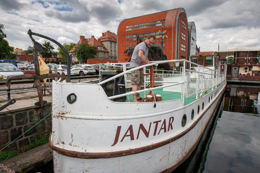 Statek Jantar, najstarsza, bo licząca aż 127 lat jednostka...