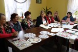 W Koryciskach, w gminie Wieniawa, odbyły się praktyczne zajęcia z haftowania i robienia chodników