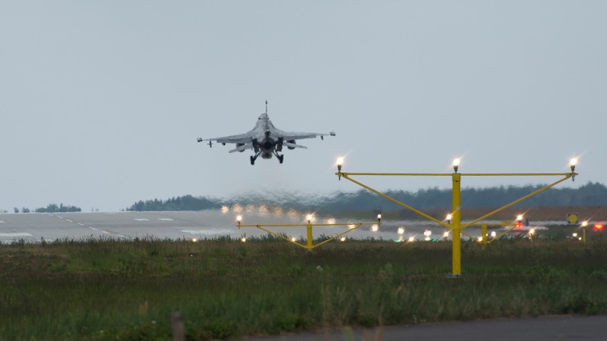 Pierwsze F-16 powróciły na macierzyste lotnisko w Łasku [zdjęcia]
