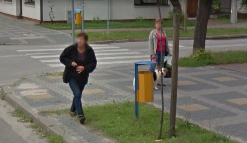 Moda na ulicach Kozienic. Tak się noszą mieszkańcy. Te codzienne stylizacje uchwyciły obiektywy kamer Google Street View. Zobacz zdjęcia!