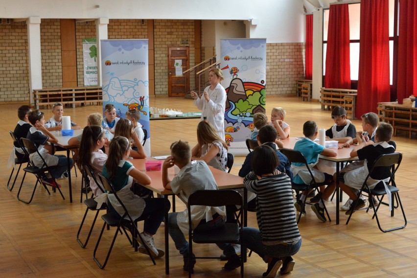 Świat Młodych Badaczy - niezwykłe zajęcia w koneckiej "jedynce"(DUŻO ZDJĘĆ)