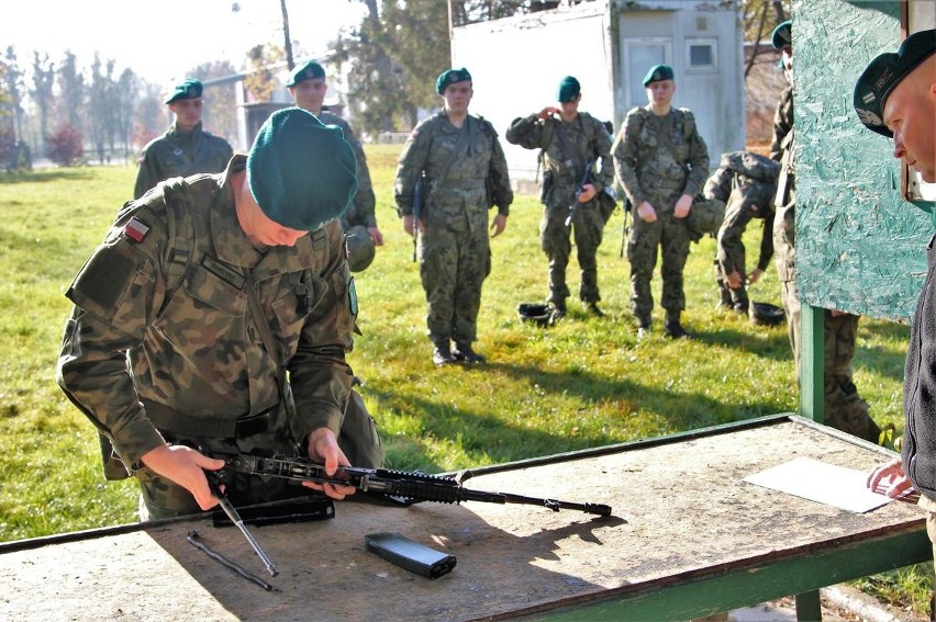 Żołnierze ze służby przygotowawczej spróbowali swoich sił, by dostać się na zawodowego do 10 Opolskiej Brygady Logistycznej