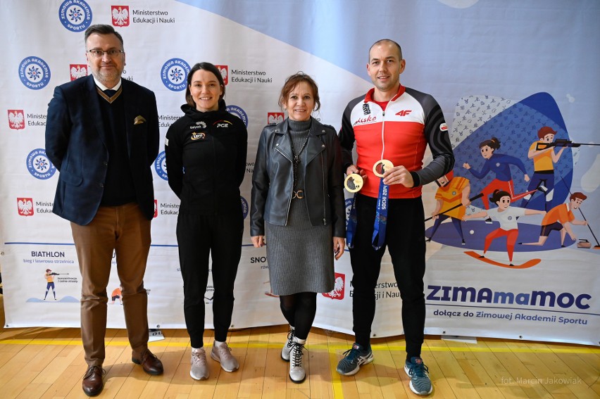 Festiwal Zimowej Akademii Sportu. Białostocka młodzież poznała bliżej curling, biathlon i snowboard (zdjęcia)                      