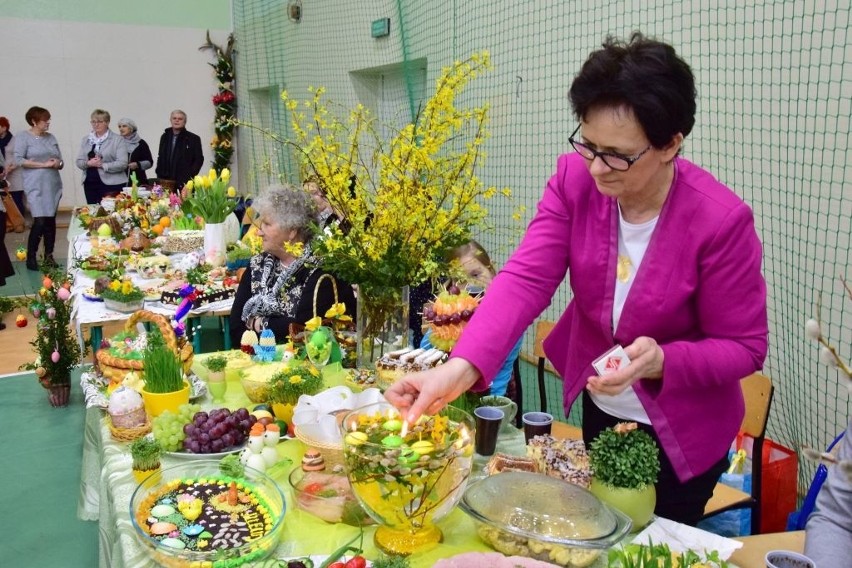 Koła gospodyń pokazały w Strzelnie jak dekorować stoły na Wielkanoc [zdjęcia]