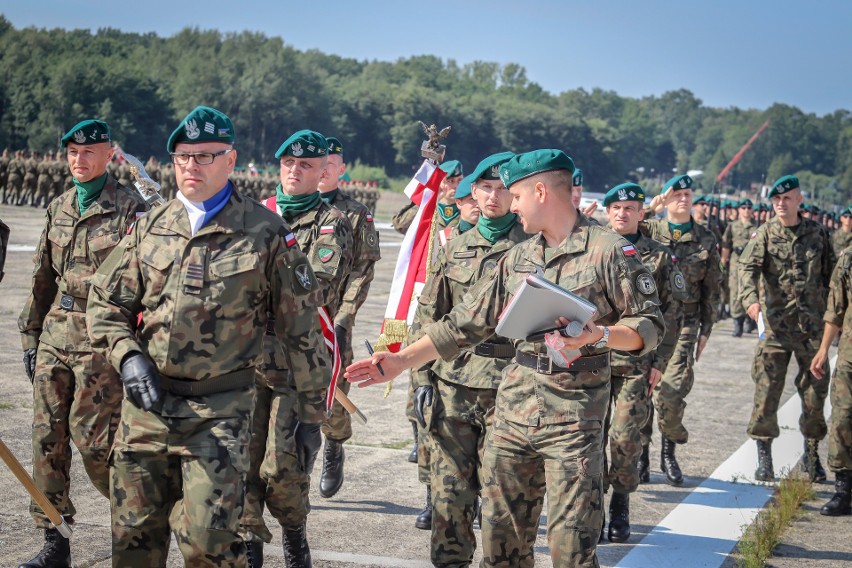 Defilada organizowana z okazji Święta Wojska Polskiego w tym...