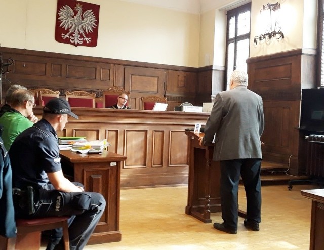 Przed katowickim Sądem Okręgowym zeznaje Stanisław Płatek, jeden z przywódców strajku w kopalni Wujek. W tym procesie występuje także w roli oskarżyciela posiłkowego.