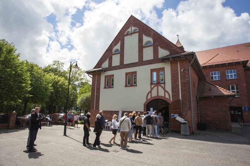 O godz. 12 najwyższą frekwencję w słupskim okręgu wyborczym odnotowano w Łebie - 44,21 proc.  