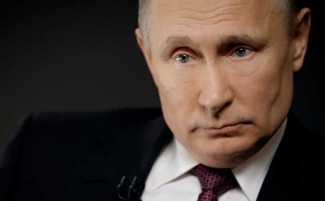 Twarz i szyja rosyjskiego prezydenta często zmieniają swój wygląd na przełomie krótkiego czasu, pojawiają się tam oznaki opuchlizny