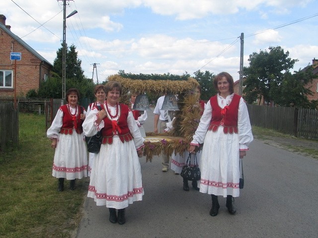Na obchody święta plonów do Baranowa Sandomierskiego  zaproszono przedstawicielki miejscowości Stale, z pobliskiej gminy Grębów.