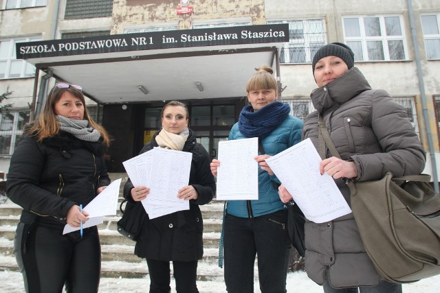 Anna Wicha, Katarzyna Skibka, Justyna Wrześniewska i Agnieszka Trzesień już zbierają podpisy przeciwko przeniesieniu kieleckiej „Jedynki”. W najbliższych dniach ma odbyć się protest.