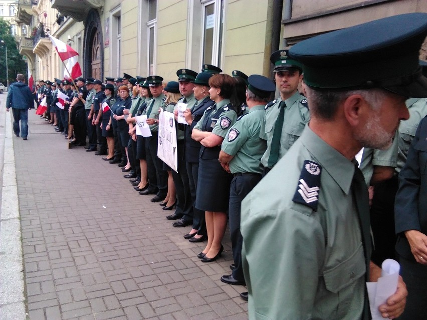 Wrocław: Celnicy znów protestowali. Dziś 200 osób [ZDJĘCIA]