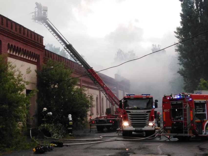 Pożar opuszczonej hali Frotex w Prudniku
