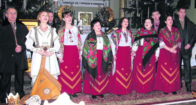 Dzwony Podola wystąpiły ze specjalnym koncertem w kościele Podwyższenia Krzyża Świętego. Artyści z Ukrainy oczarowali publiczność, śpiewając i piękne polskie kolędy, i kolędy prawosławne.