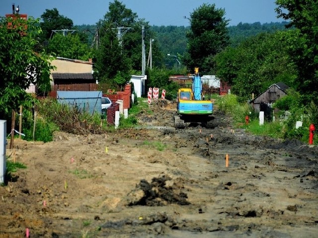 Prace obejmują ulice: Podgórską, Sudecką, Tatrzańską i Karpacką. Zamiast dotychczasowych dróg z kruszywa będą chodniki, oświetlenie i równy asfalt.