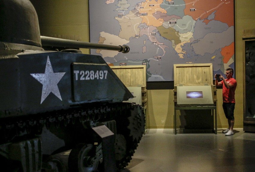 Zwiedzających Muzeum II Wojny „muzealna wojna” raczej nie...