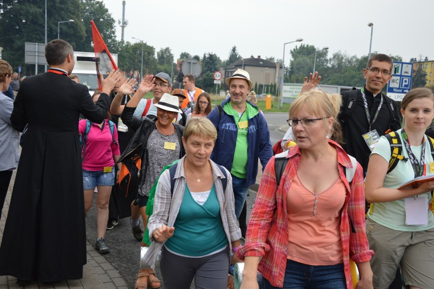 Oświęcim. Pielgrzymi w drodze na Jasną Górę [ZDJĘCIA, WIDEO]