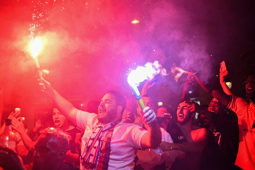 Zamieszki w Paryżu po awansie PSG do finału LM, interweniowała policja [Zdjęcia]