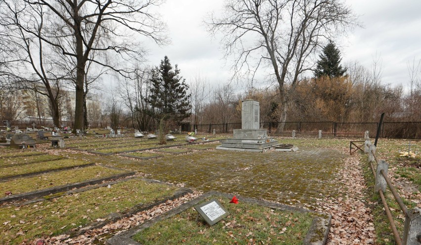 Rzeszów. Pomnik radziecki stanie obok dołu śmierci, w którym stalinowcy ukryli ciała polskich patriotów? [ZDJĘCIA]