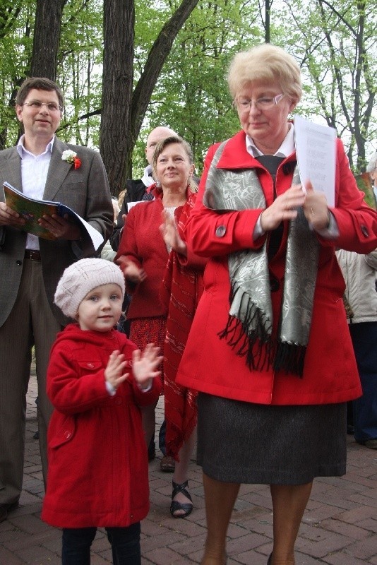 Mała Matylda i jej babcia - wojewoda świętokrzyski Bożentyna Pałka-Koruba.