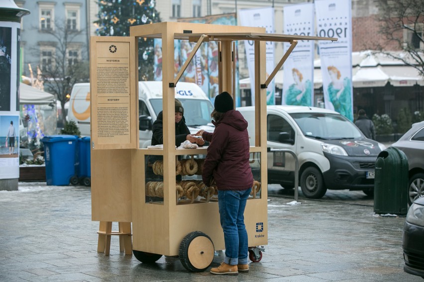 Kraków. Nowe wózki do sprzedaży obwarzanków [ZDJĘCIA]