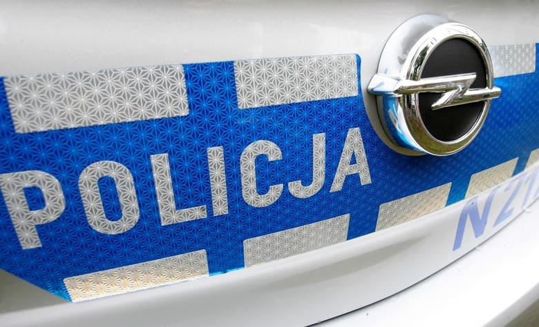 Katowice: samochód uderzył w barierki na estakadzie przed SCC