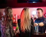 Drink angel shot – to kod bezpieczeństwa dla kobiet, które czują się zagrożone na dyskotekach i w pubach