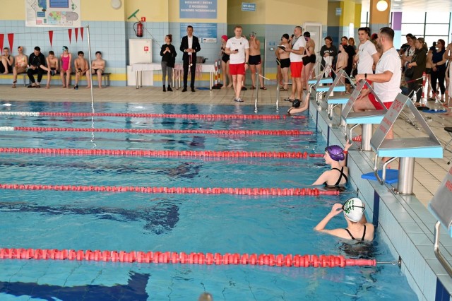 Ponad 220 młodych ludzi wzięło udział w Wiosennych Zawodach Pływackich Swim-Smile na pływalni Olimpic w Strawczynku. Zobaczcie na kolejnych zdjęciach >>>