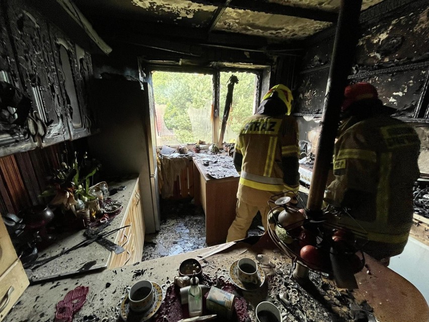 Tragiczny pożar domu pod Krakowem. Zginęła kobieta. Resuscytacja strażaków i ratowników medycznych nie pomogła