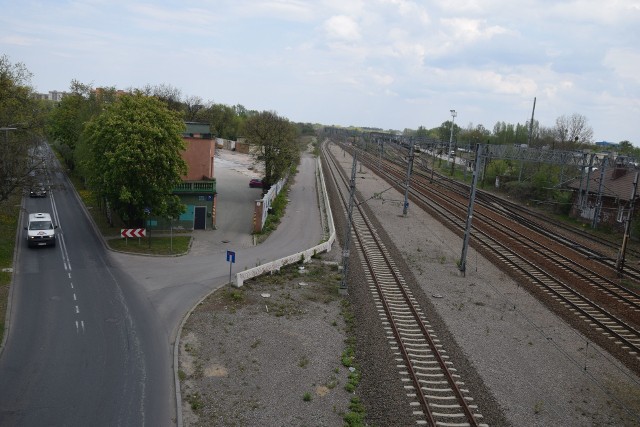 W pobliżu wiaduktu na ulicy Żeromskiego z myślą o pasażerach lotniska powstanie nowy przystanek kolejowy Radom Wschodni.