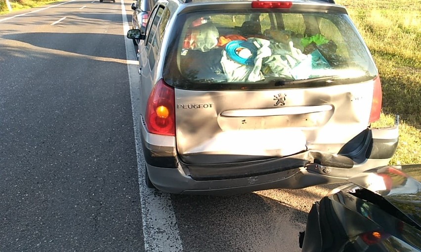 Wypadek na trasie Słupsk - Ustka. Zderzyły się trzy auta (zdjęcia)