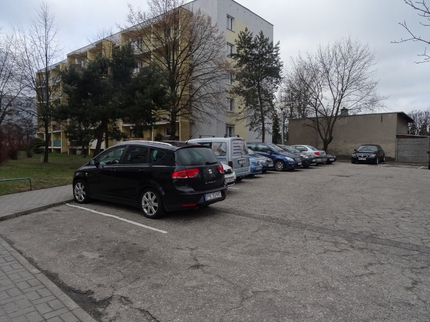 Nie zgodzili się, by w miejscu zieleńca powstał parking [FOTO]