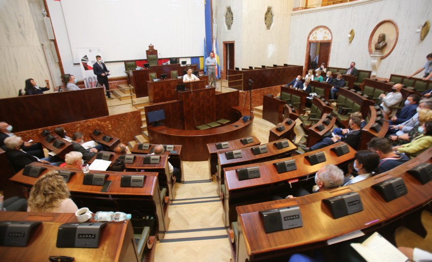 Szpital w Rybniku. Okrągły stół bez porozumienia. Marszałek...