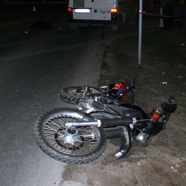 22-letni motocyklista z Zawady Nowej uderzył w tył TiR-a. Zginął na miejscu.