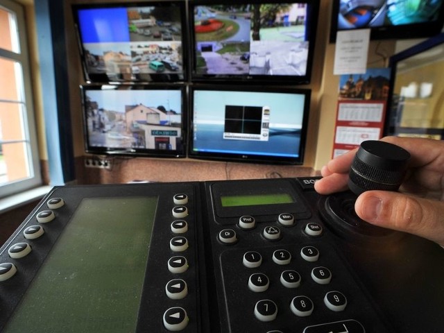 Aktualnie w Lęborku działa siedem kamer monitoringu miejskiego. Do września przyszłego roku pojawi się dziesięć kolejnych, które będą obserwować śródmieście miasta. 