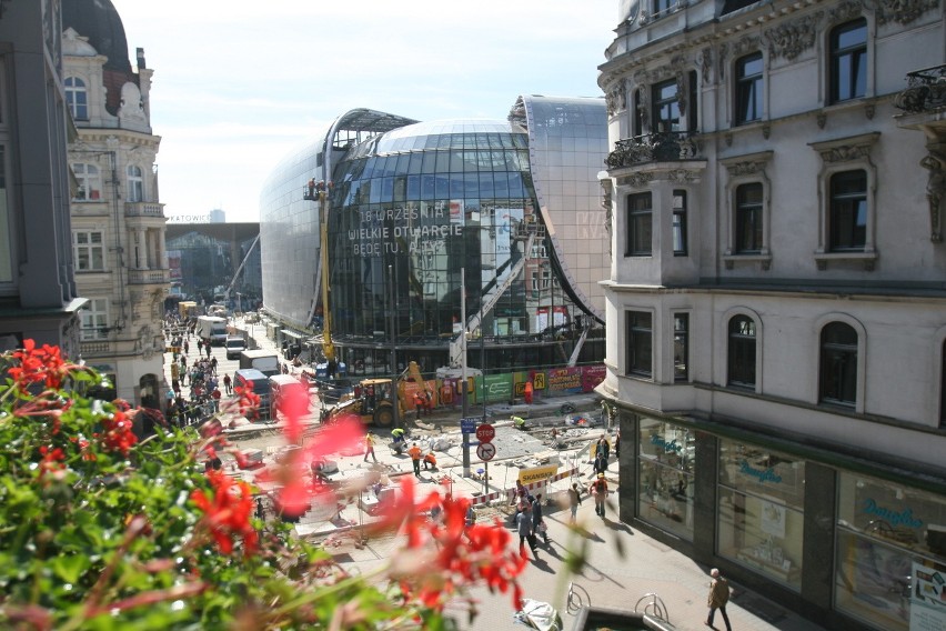 Galeria Katowicka od kuchni [ZDJĘCIA] 17 wind, 6 wejść, 36 kabin w toaletach i szatnia 