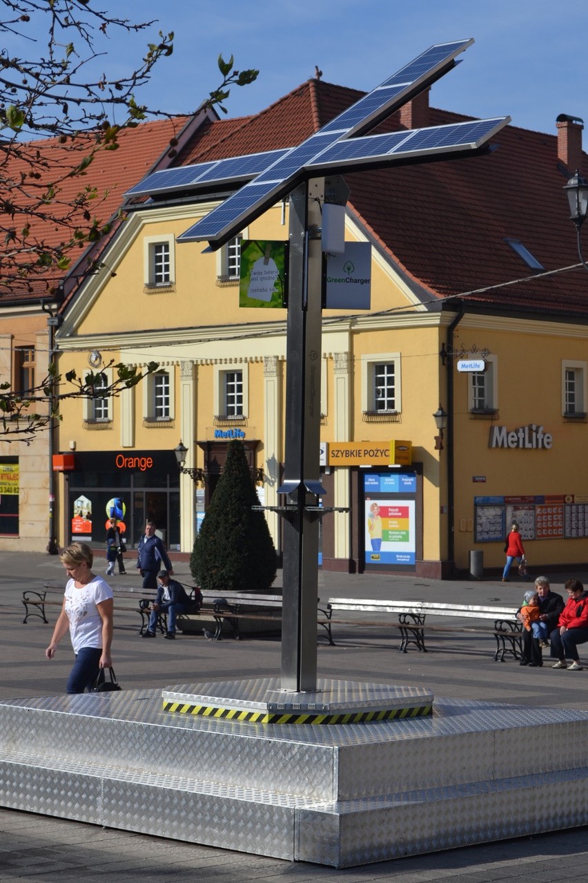 Solarna ładowarka do smartfonów w Rybniku na rynku