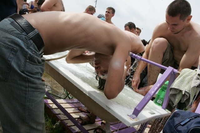 Takich kolejek przy kranach na Przystanku Woodstock nie było już dawno.