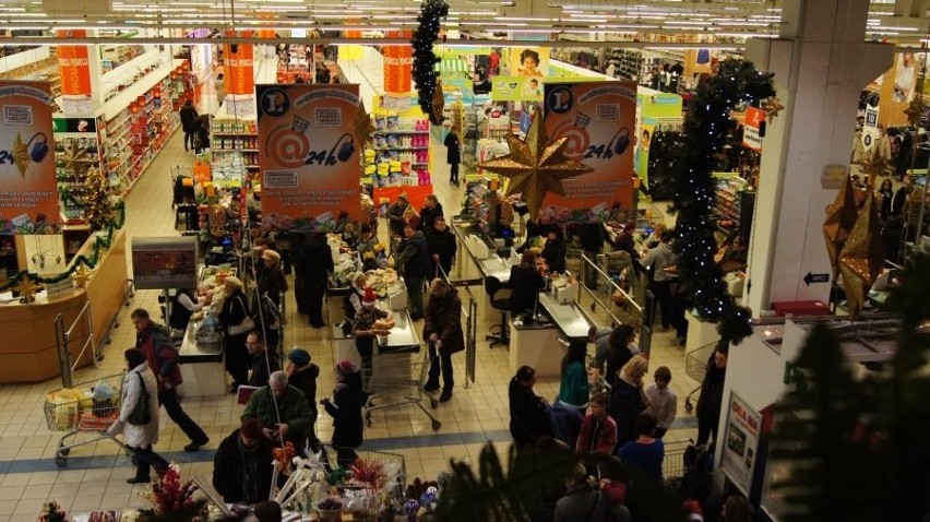Świąteczne zakupy w Radomiu, czyli tłok, korki, kolejki... (zdjęcia)