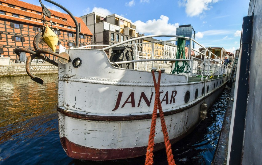 Obecny Jantar został zbudowany w Elblągu w stoczni Fryderyka...