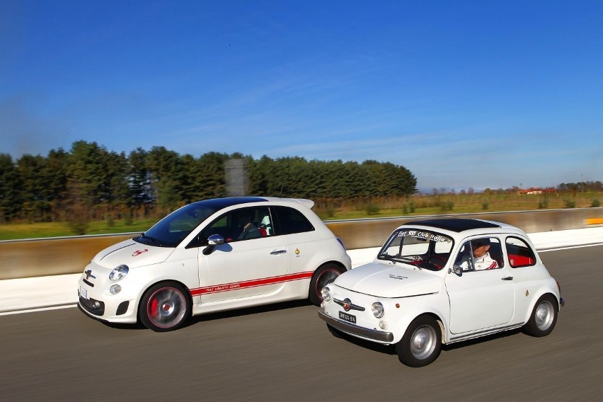 Abarth 595 z 1963 roku i Abarth 595 ‘50th Anniversary’, Fot:...