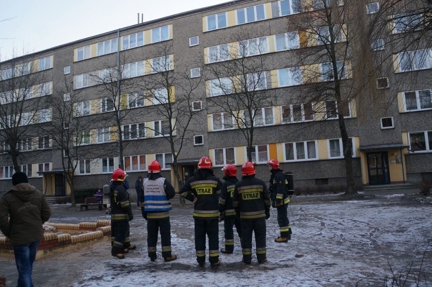 Straż pożarna przyjechała przed blok przy Piastowskiej 21