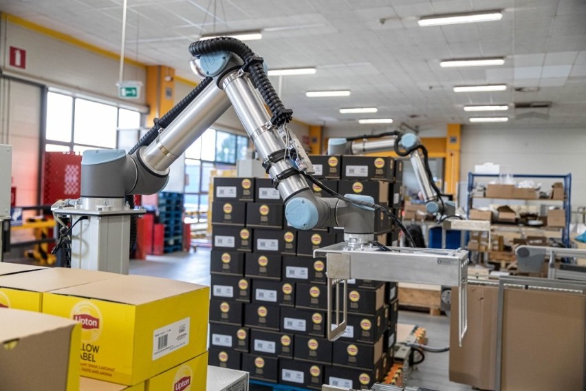 W katowickiej fabryce Unilever pojawiły się coboty, czyli roboty współpracujące. Zautomatyzowały linie produkcyjne