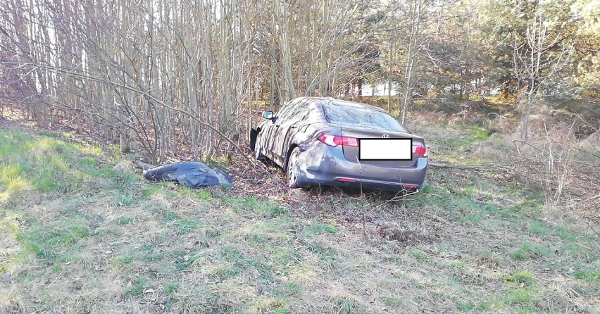 W Nowej Dąbrowie 80-letni kierowca zasnął za kierownicą....
