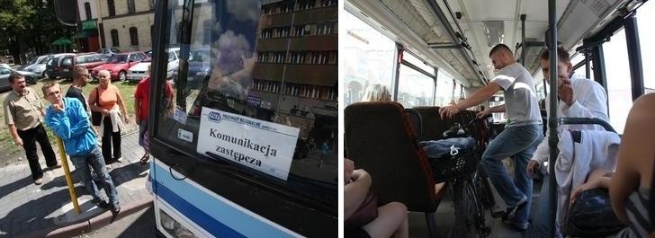 Pasażerowie cisną się w autobusach komunikacji zastępczej,...