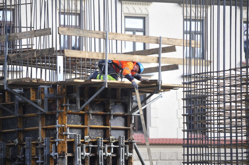 Postępuje budowa nowych estakad PKP w centrum Krakowa