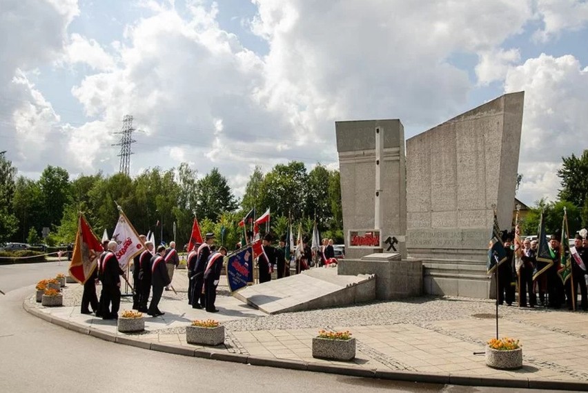 Znajduje się na nim m.in. Pomnik Porozumienia...