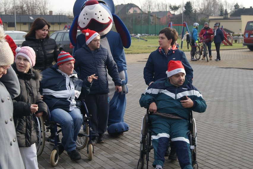 Mikołaje pobiegli dla Domu Kulejących Aniołów w Piasku