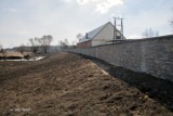 Mieszkańców Kiełcza przed powodziami będzie chronił nowy wał. Inwestycję zrealizowały Wody Polskie